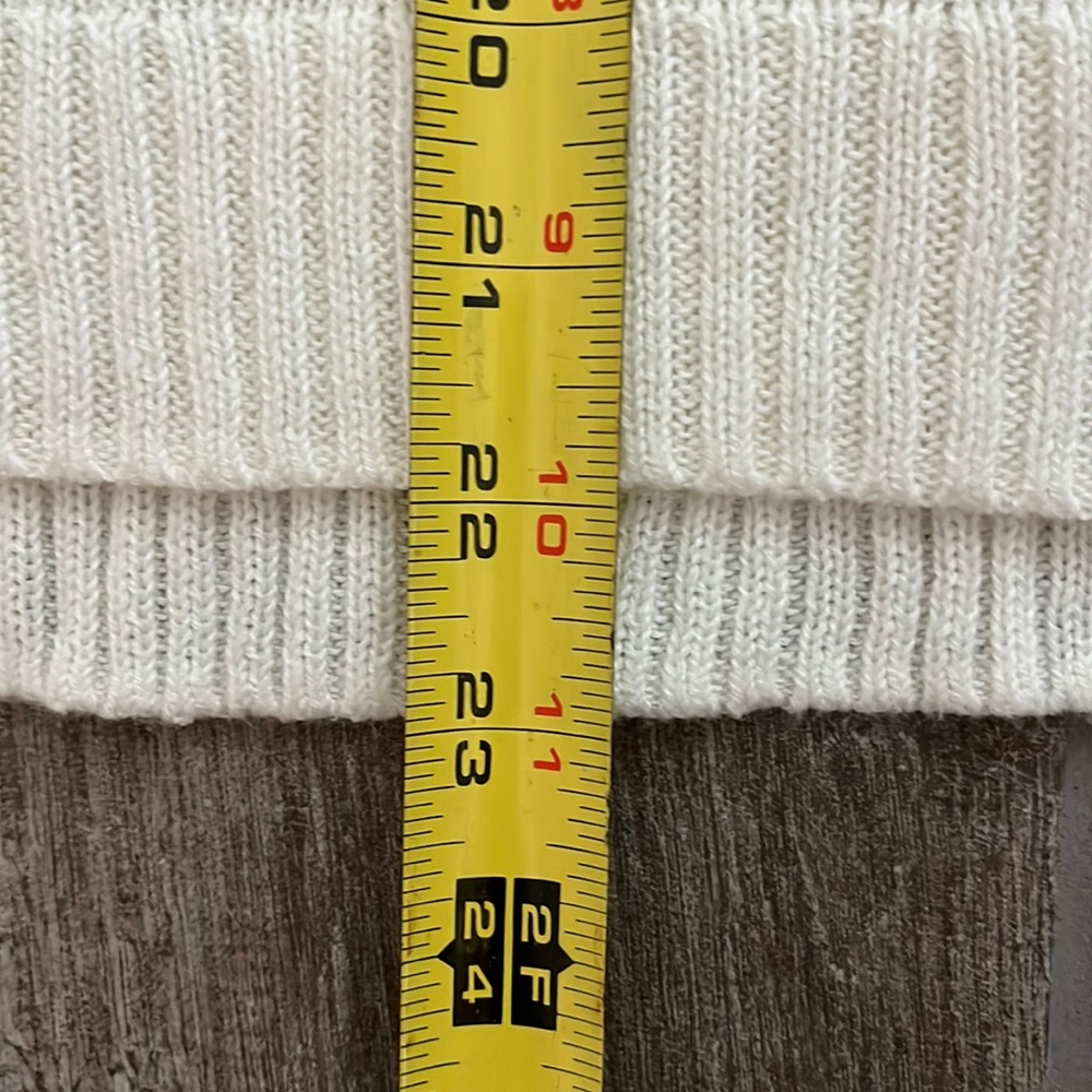 Girls Abercrombie & Fitch V neck sweater size large- cream/ off white - Picture 10 of 10